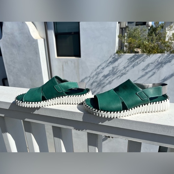 NEW in box Eric Michael Sola green sandals sz 9 lug sole comfy leather Spanish - Picture 9 of 13